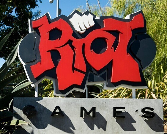 RIOT GAMES UPHOLDS ITS ARBITRATION CLAUSE DESPITE EMPLOYEE PROTEST 